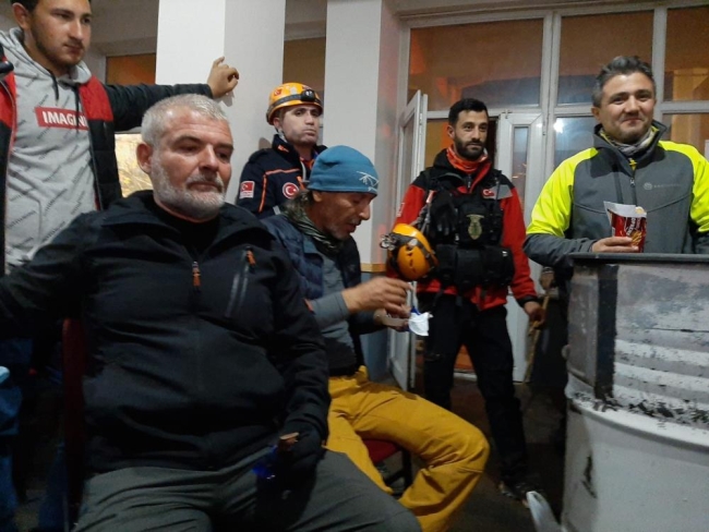 Mahsur kalan milli sporcu ve arkadaşından sevindiren haber