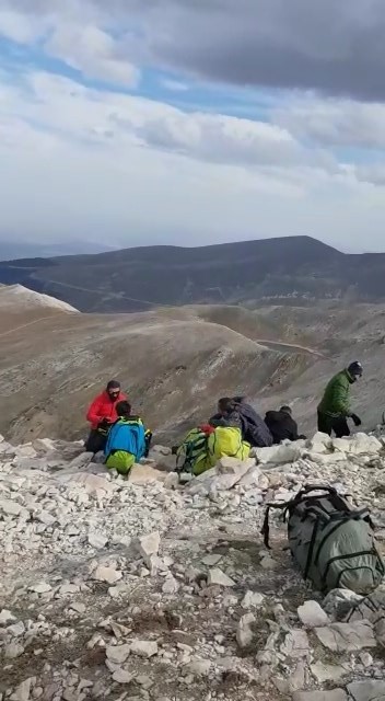 Mahsur kalan milli sporcu ve arkadaşından sevindiren haber
