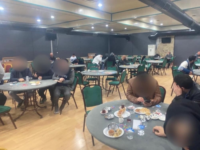 1 ayda 3 defa mühürlendi: 47 kişiye suçüstü