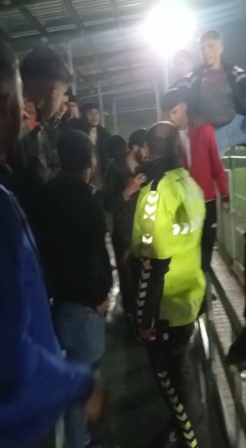 Trafik polisinin 'amigoluk' performansı