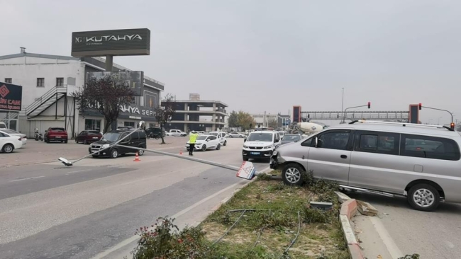 Bursa'da zincirleme kazada ölüm teğet geçti