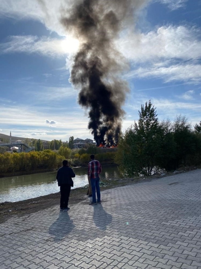 Ağrı'da yolcu otobüsü ile tanker çarpıştı: Ölü ve yaralılar var