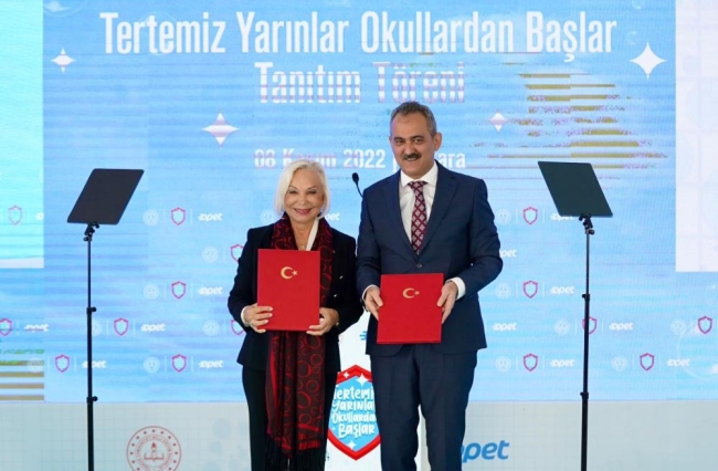 Bakan Özer: “Okulların temizliğiyle ilgili kimse konuşamayacak”