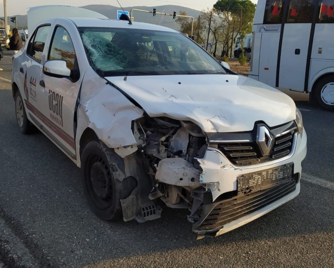 Otomobil ile motosiklet çarpıştı! 1 ağır yaralı