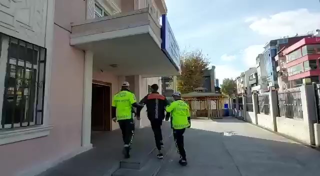 Motosiklet sürücüsünün omzunda yolculuğa ceza