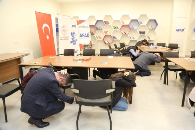 Eş zamanlı deprem tatbikatı