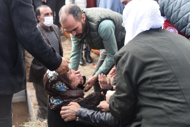 Kuduzdan yaşamını yitiren çocuğa acı veda...