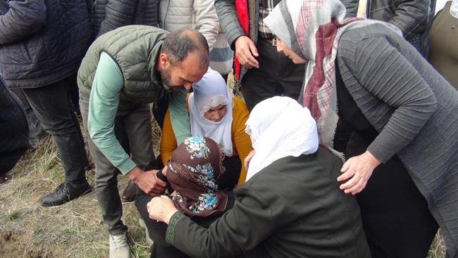 Kuduzdan yaşamını yitiren çocuğa acı veda...