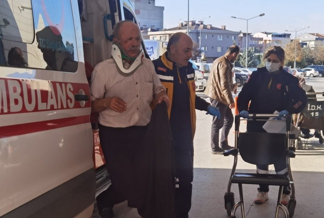 Uçuruma yuvarlanan otomobil hurdaya döndü