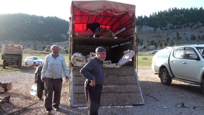 Havaların ısınmasıyla yaylalara çıkan yörükler köylerine dönüyor