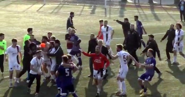 Amatör Lig’de yumruklar havada uçuştu