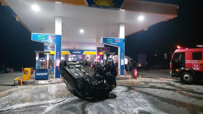 Otomobile çarpınca akaryakıt istasyonuna daldı