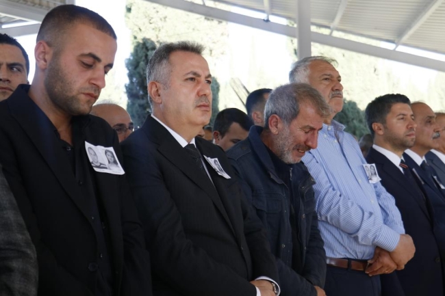 Minik Ecrin ve babasının cenazesi toprağa verildi