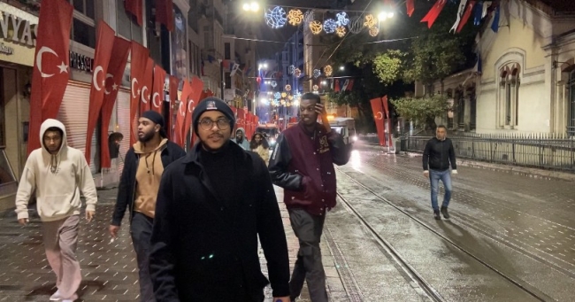 İstiklal Caddesi'ndeki ağaç ve beton saksılar kaldırıldı