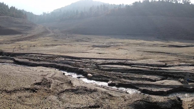 Bursa'da kuraklık alarmı! Nilüfer Barajı tamamen kurudu