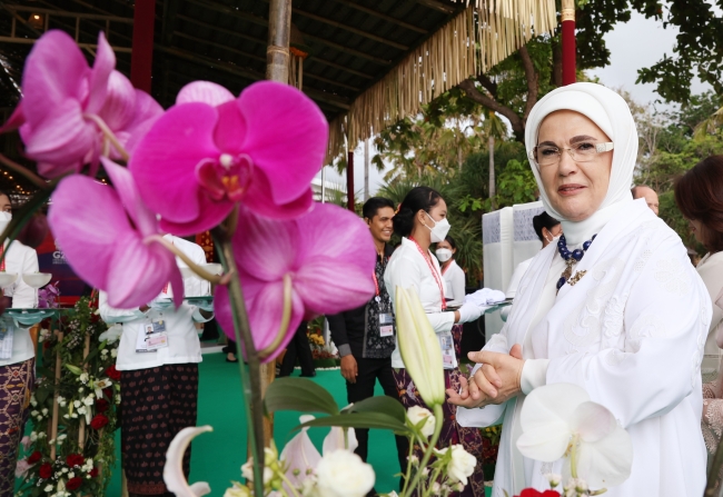 Emine Erdoğan Endonezya’da lider eşleriyle bir araya geldi