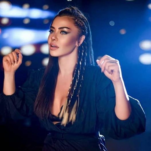 Ünlü sanatçı son haliyle şaşkına çevirdi!