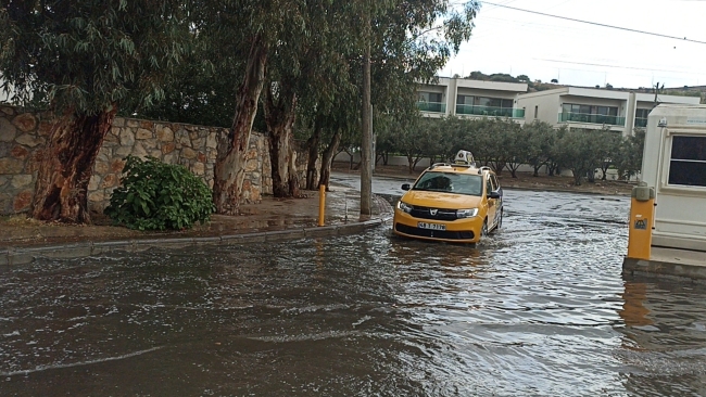 Bodrum'da sağanak yağış hayatı olumsuz etkiledi