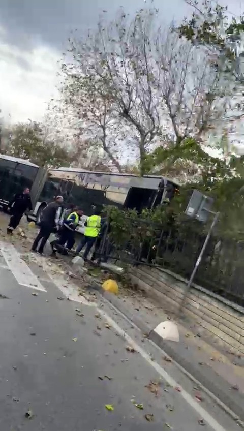 Kadıköy’de metrobüs kazası