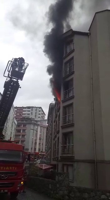 Yangın paniği: 15 öğrenci hastanelik oldu