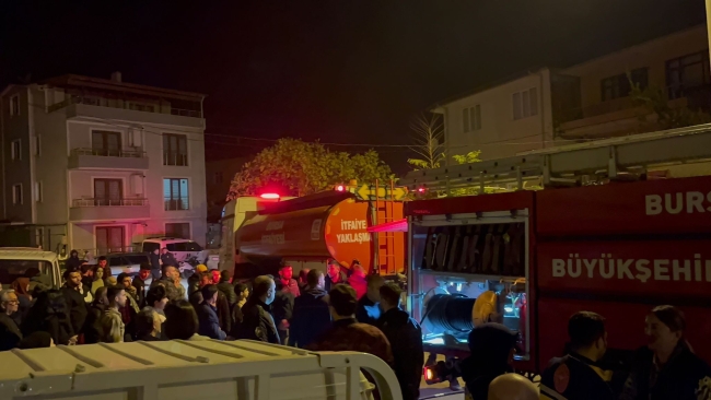 Bursa’da 4 katlı apartmanda korkutan yangın