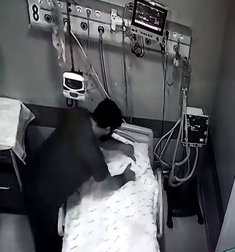 Özel hastanede skandal: Hemşireler, felçli hastanın boğazını sıktı