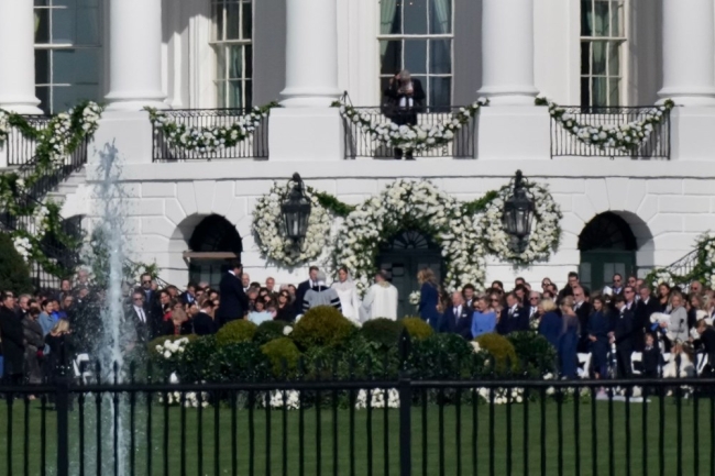 Biden'ın torunu Naomi Biden Beyaz Saray'da evlendi