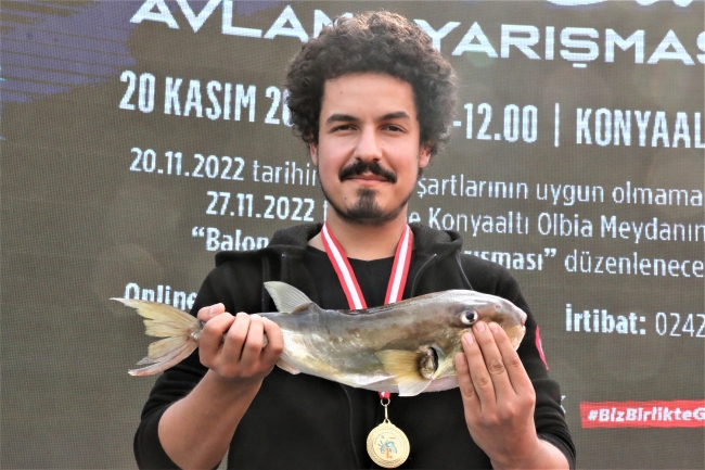 Ölümcül balığı yakalama yarışmasına yoğun ilgi
