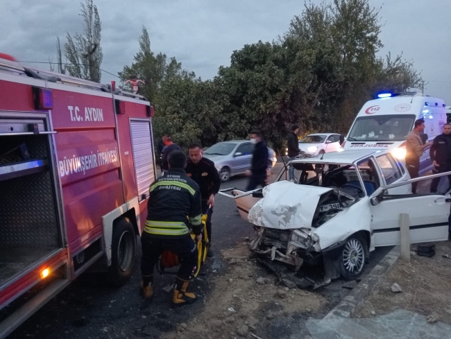 İki otomobil kafa kafaya çarpıştı: 5 yaralı