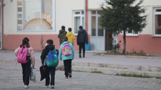 Okullarda ara tatil sonrası ders zili çaldı