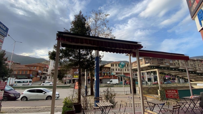 Bursa'da şiddetli lodos hayatı felç etti