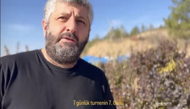 Tiyatro oyuncularını taşıyan minibüs TIR'a çarptı: 3 ölü, 8 yaralı