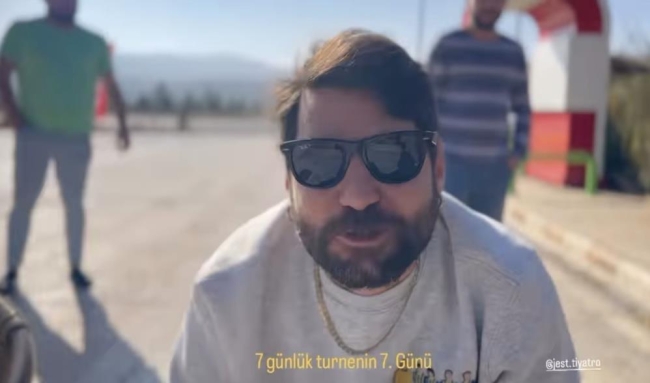 Tiyatro oyuncularını taşıyan minibüs TIR'a çarptı: 3 ölü, 8 yaralı