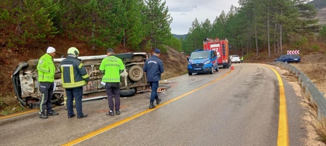 Yağmur nedeniyle kayganlaşan yol kaza getirdi