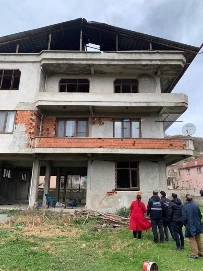 Bakan Kurum: "Tüm ekiplerimizi bölgeye sevk ettik"