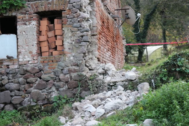 Binadaki hasar gün aydınlanınca ortaya çıktı