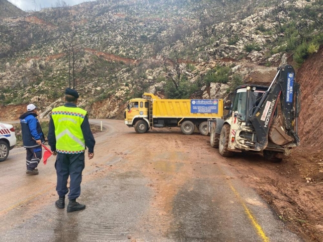 Marmaris’te sağanak yağışlar hayatı felç etti