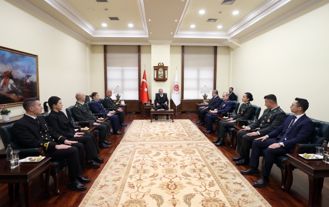 Bakan Akar, MSB'de görevli öğretmenlerle bir araya geldi