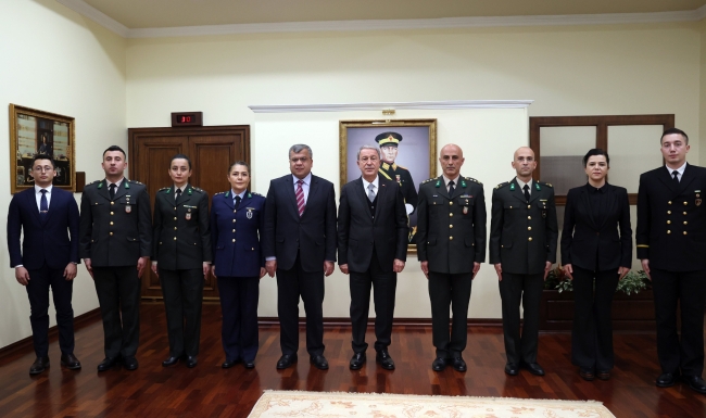 Bakan Akar, MSB'de görevli öğretmenlerle bir araya geldi