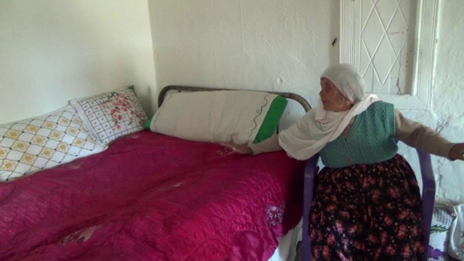 104 yaşındaki Gülizar teyzeden eşine vefa