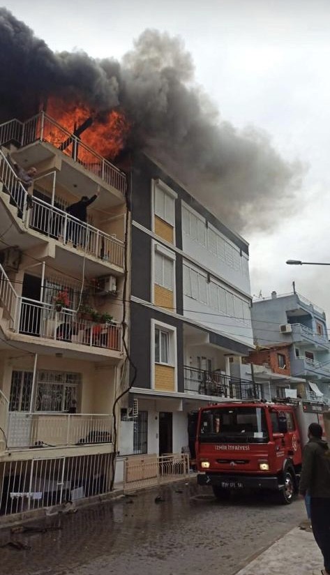 4 katlı bina alev alev yandı