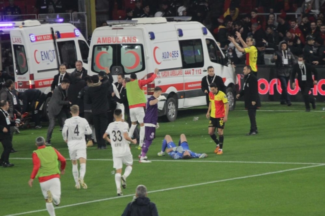 İzmir derbisinde korkutan anlar