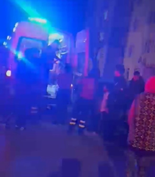İstanbul'da bir kadın eski kocası tarafından sokak ortasında bıçaklandı!