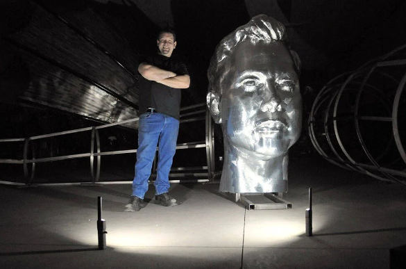 Elon Musk'ın heykeli yapıldı: 12 ton ağırlığında