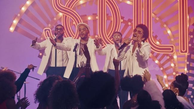 Soul Train Ödülleri'ne Beyonce damga vurdu!