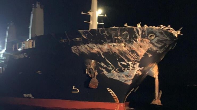 İstanbul Boğazı'nda iki gemi çarpıştı
