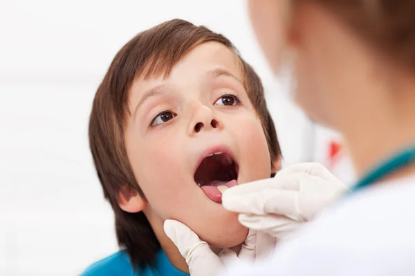 Bir haftada 6 çocuk ölümü! Strep A bakterisinin belirtileri neler?