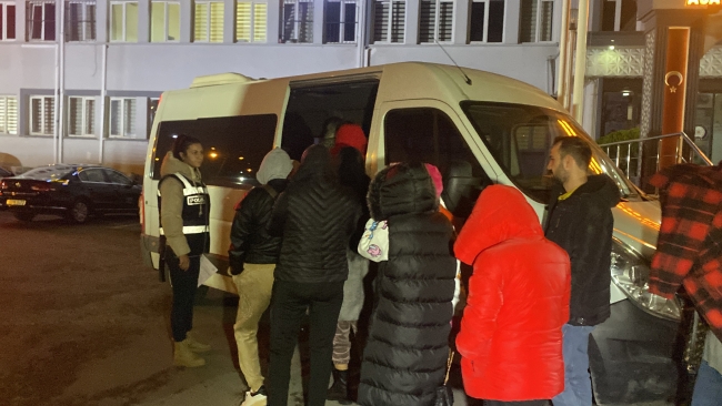 Kadınlara zorla fuhuş yaptıran çete çökertildi!
