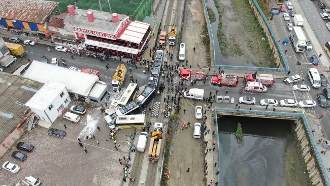 İETT otobüsü ile tramvay çarpıştı: 33 yaralı