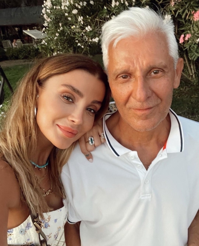 Özge Ulusoy'un babası için cenaze töreni düzenlendi